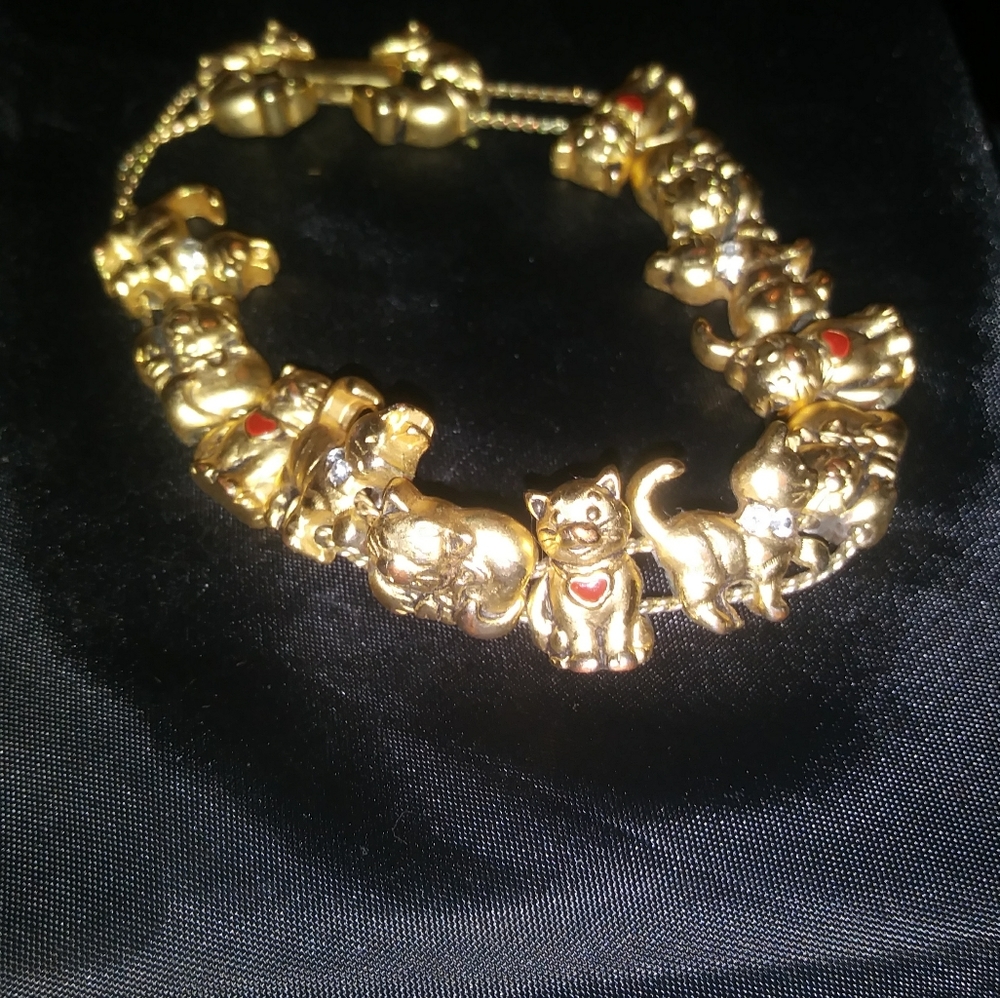Very cute vintage Avon cat bracelet